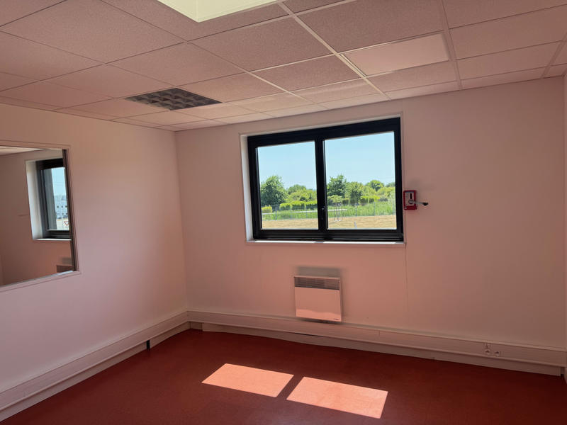 Local d'activités - 1 701 m²