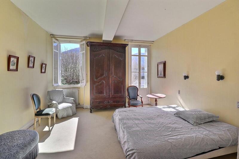 Maison - 306 m² - 9 pièces