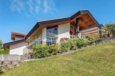 Maison - 246 m² - 6 pièces