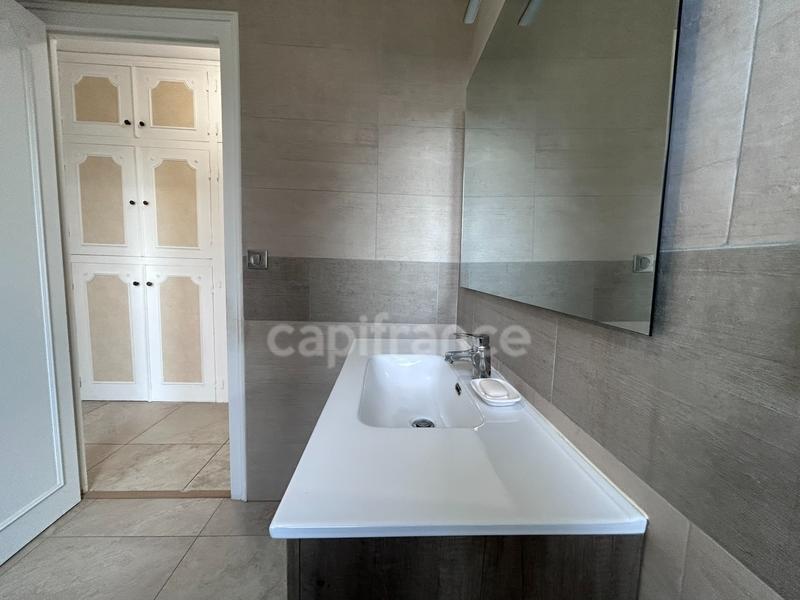 Maison - 212 m² - 5 pièces