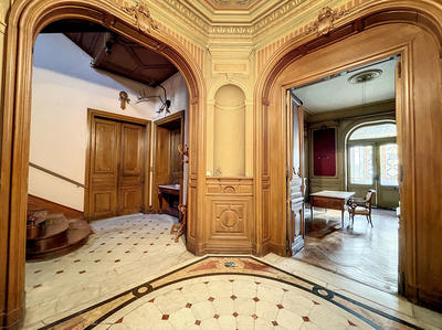 Demeure - 1 143 m² - 30 pièces