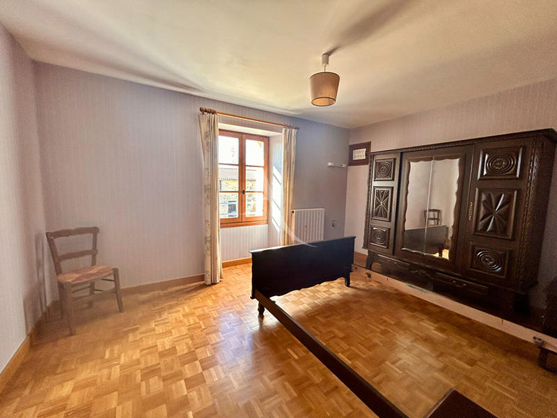 Maison - 260 m² - 9 pièces