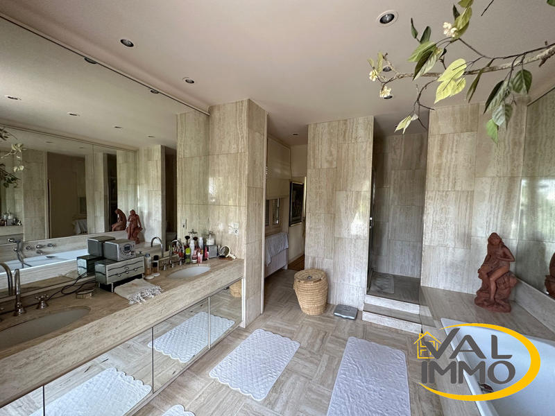 Maison - 270 m² - 7 pièces