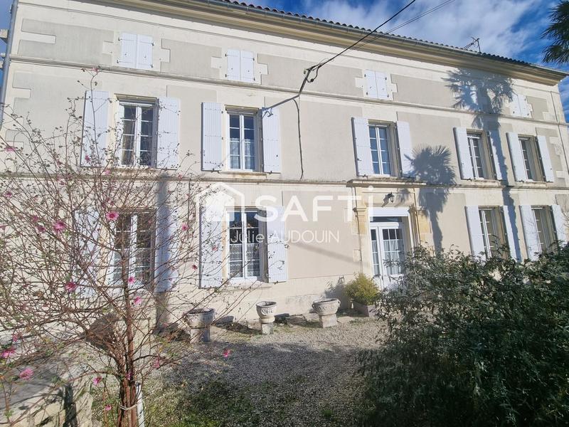 Maison - 250 m² - 8 pièces