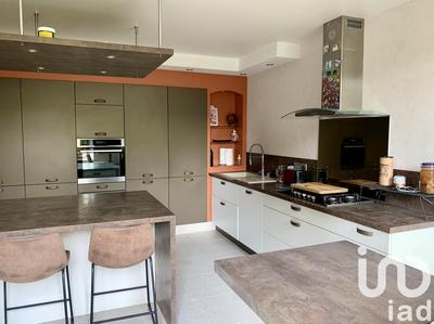 Maison - 198 m² - 7 pièces