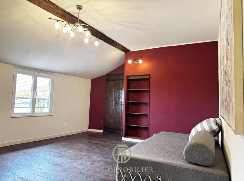 Maison - 221 m² - 7 pièces