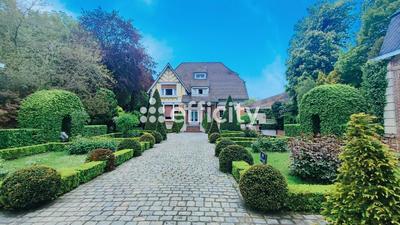 Propriété - 255 m² - 10 pièces