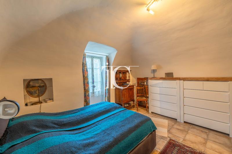 Maison - 302 m² - 8 pièces