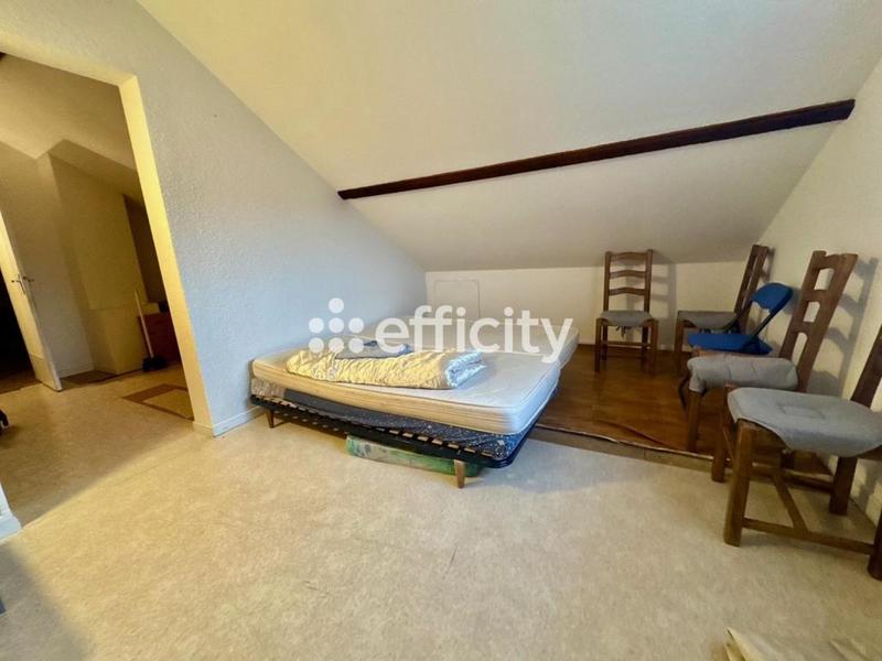 Maison - 275 m² - 16 pièces