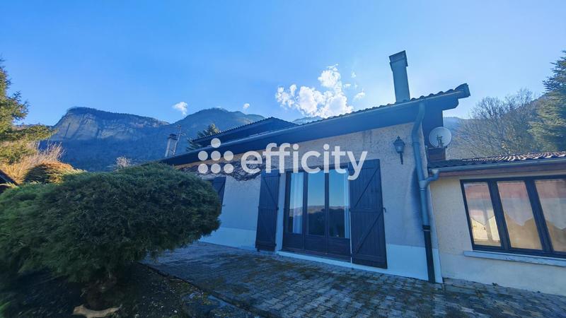 Maison traditionnelle - 162 m² - 5 pièces