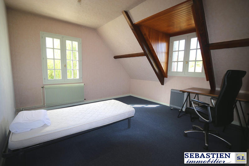 Maison traditionnelle - 239 m² - 11 pièces