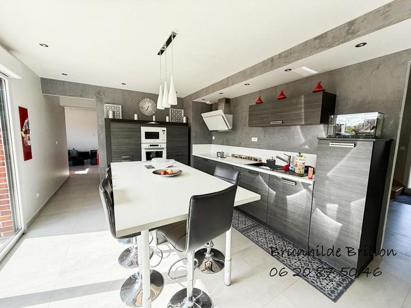 Maison - 170 m² - 8 pièces