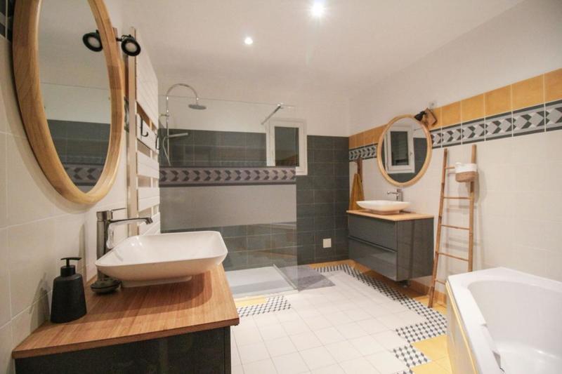 Demeure - 340 m² - 12 pièces