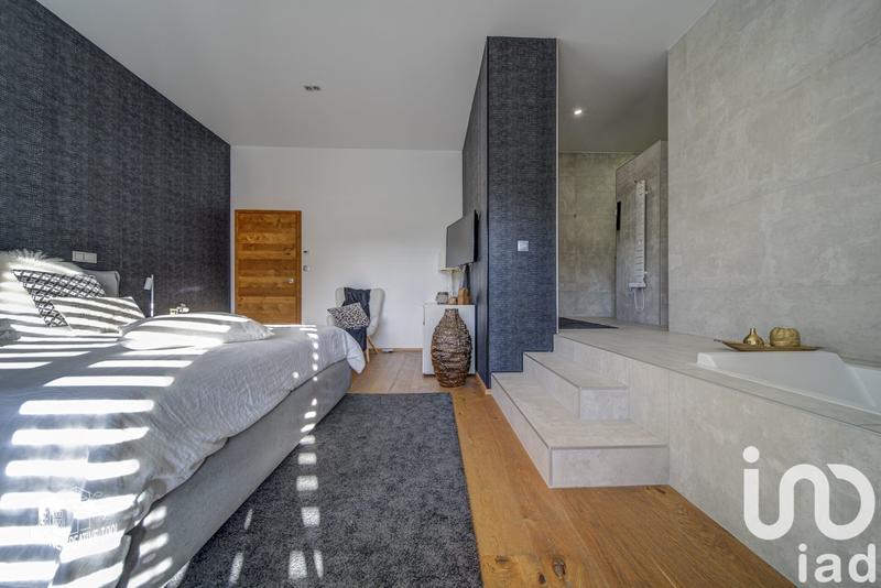 Maison - 340 m² - 8 pièces