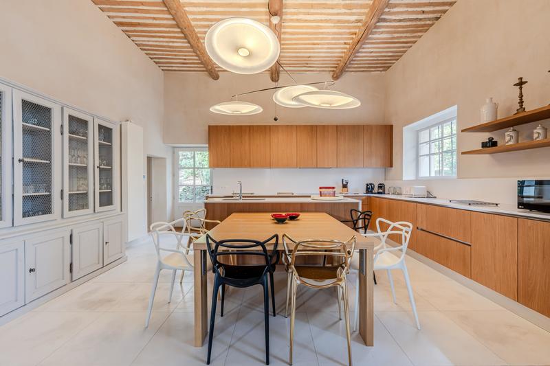 Maison - 330 m² - 8 pièces