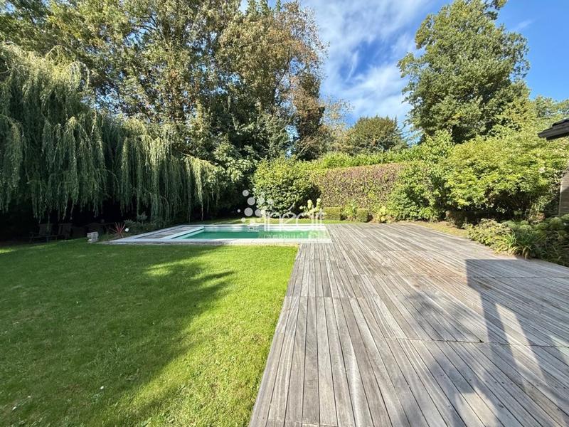 Maison - 180 m² - 6 pièces