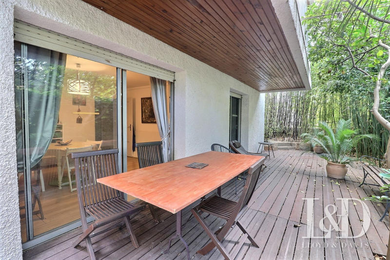 Maison - 243 m² - 10 pièces