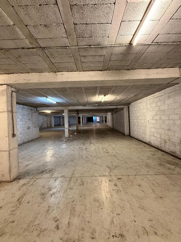 Entrepôt - 1 000 m²