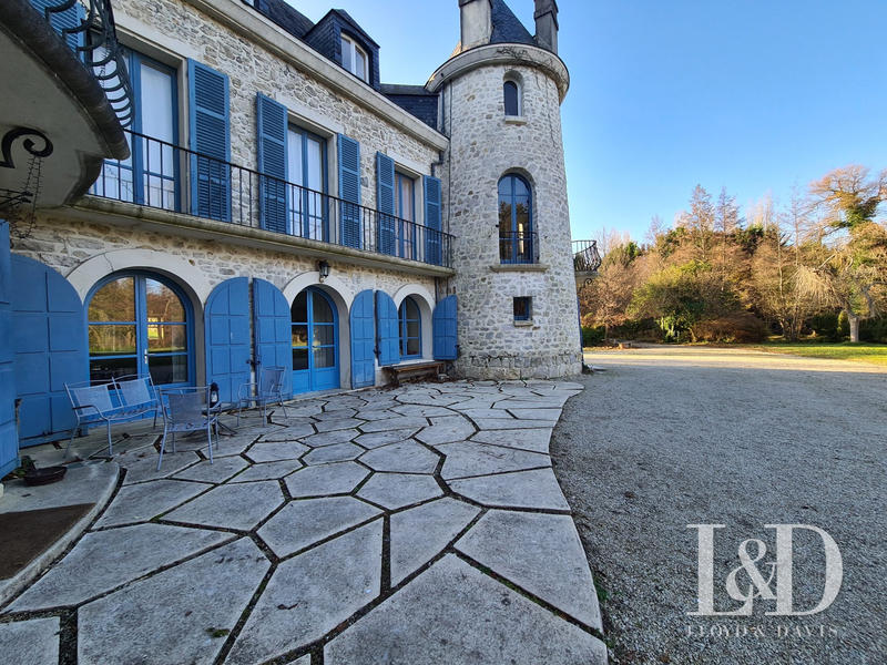 Château - 600 m² - 18 pièces
