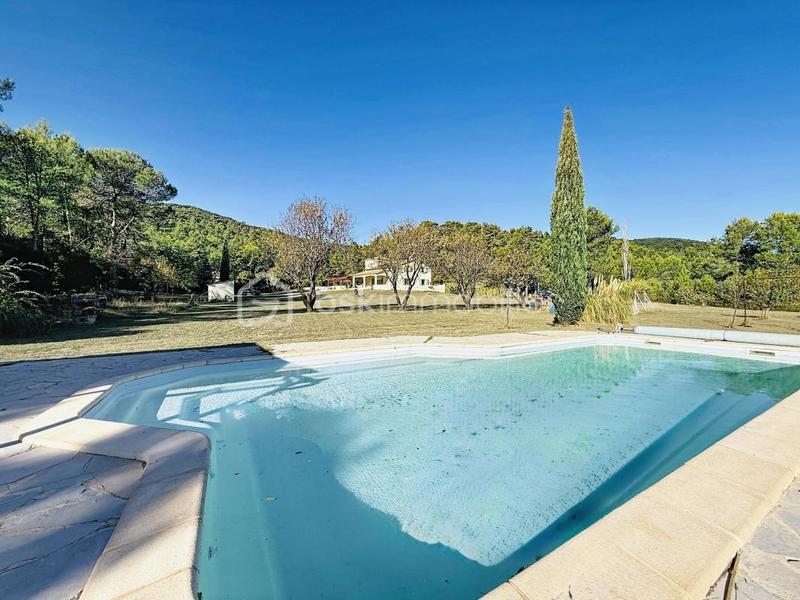 Maison - 285 m² - 10 pièces