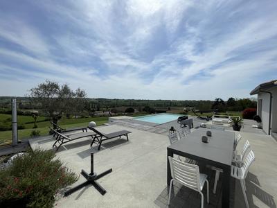 Maison contemporaine - 184 m² - 6 pièces