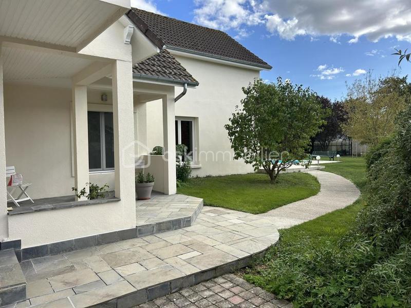 Maison - 205 m² - 8 pièces