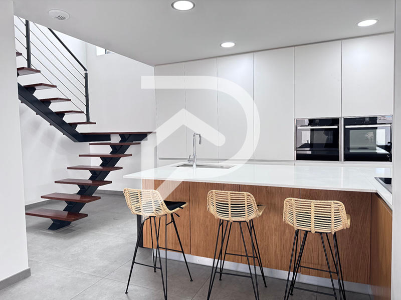 Maison - 183 m² - 6 pièces