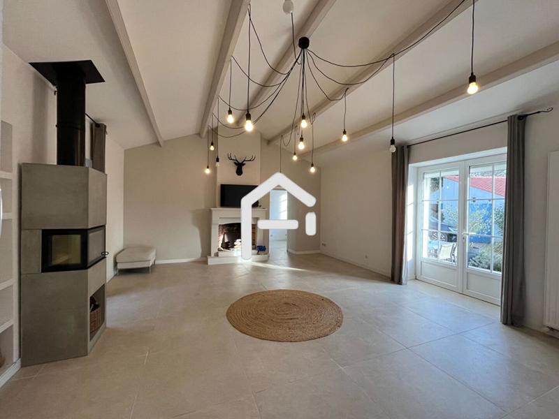 Demeure - 250 m² - 9 pièces