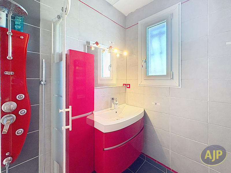 Maison - 197 m² - 7 pièces