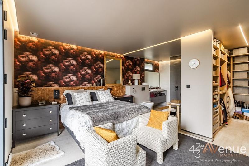 Maison - 250 m² - 8 pièces