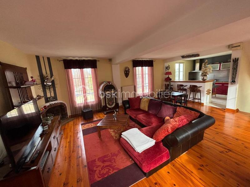 Demeure - 320 m² - 12 pièces