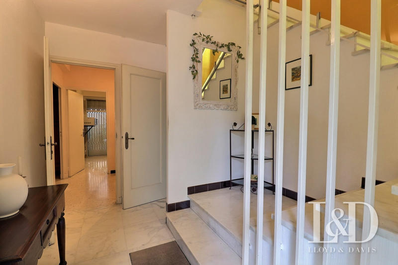 Maison - 243 m² - 10 pièces