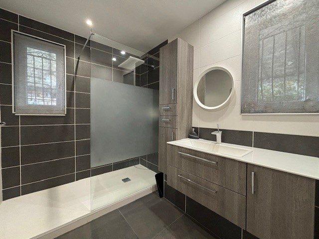 Maison - 204 m² - 9 pièces