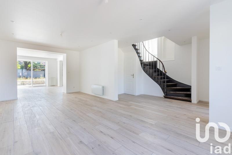 Maison - 216 m² - 7 pièces