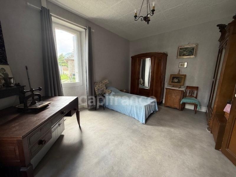 Maison - 185 m² - 10 pièces