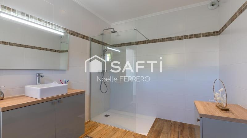 Maison - 210 m² - 6 pièces