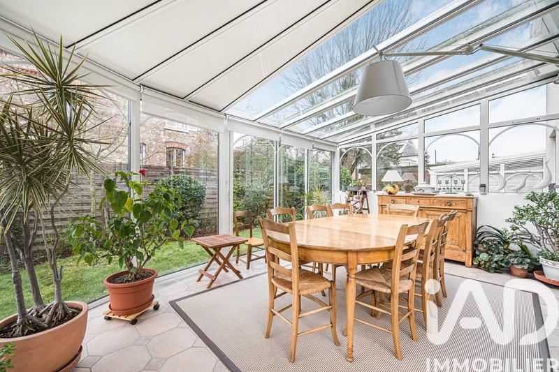 Maison - 237 m² - 8 pièces