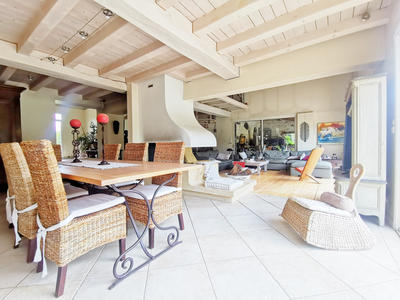 Propriété - 400 m² - 12 pièces