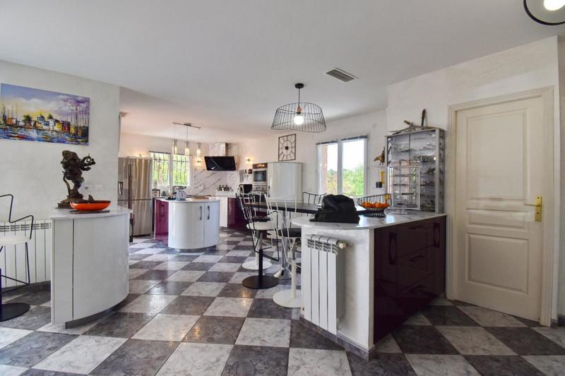 Villa - 284 m² - 6 pièces