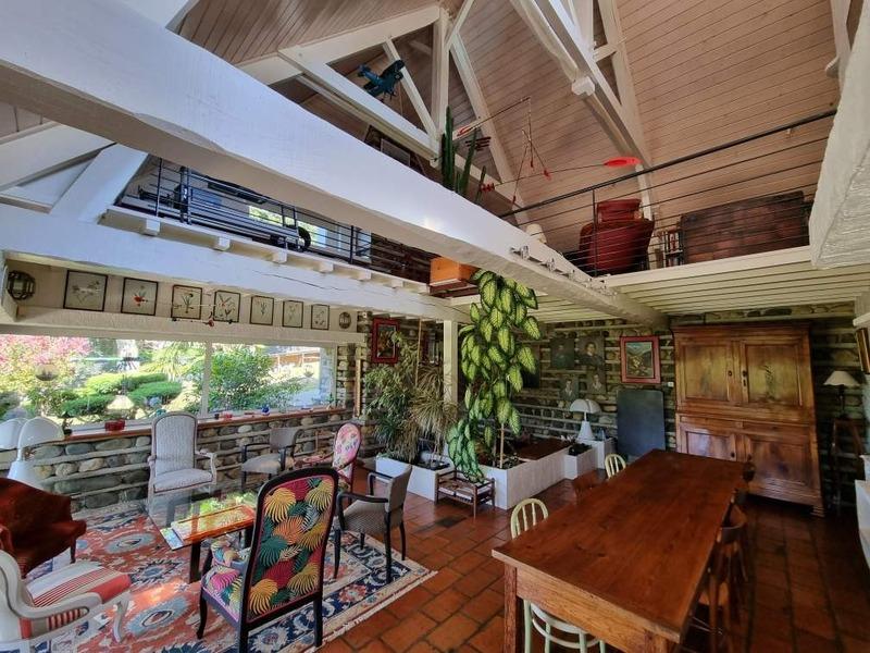 Maison - 230 m² - 8 pièces