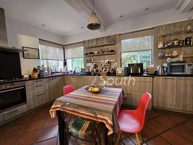 Mas - 262 m² - 6 pièces