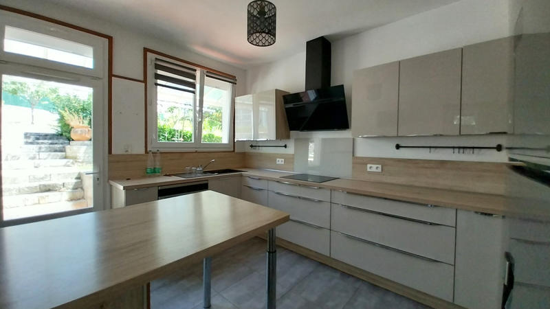 Maison - 198 m² - 8 pièces