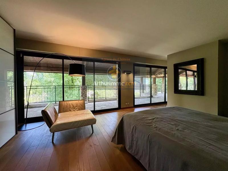 Maison - 254 m² - 10 pièces