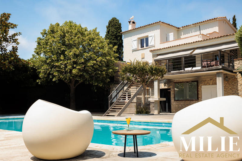 Villa - 350 m² - 8 pièces