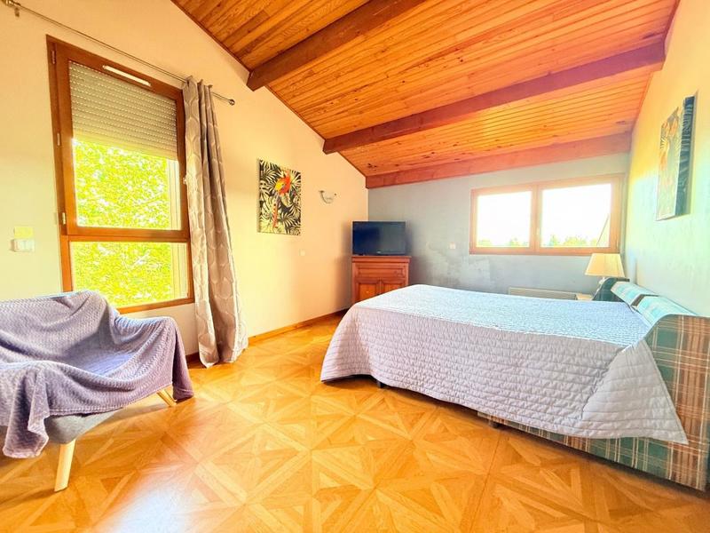 Maison - 250 m² - 6 pièces