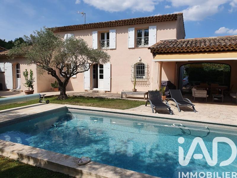 Maison - 140 m² - 5 pièces