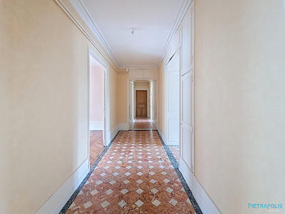 Appartement - 225 m² - 6 pièces
