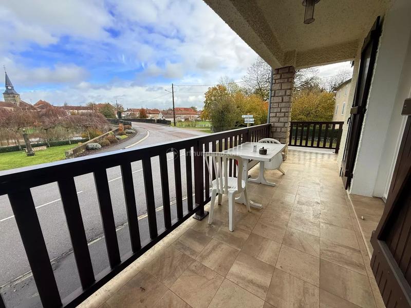 Maison - 218 m² - 9 pièces