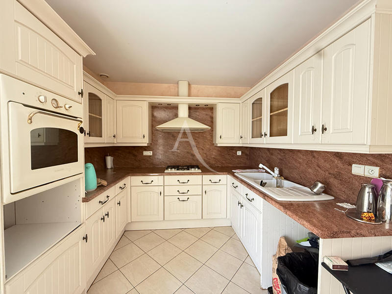 Maison - 232 m² - 8 pièces