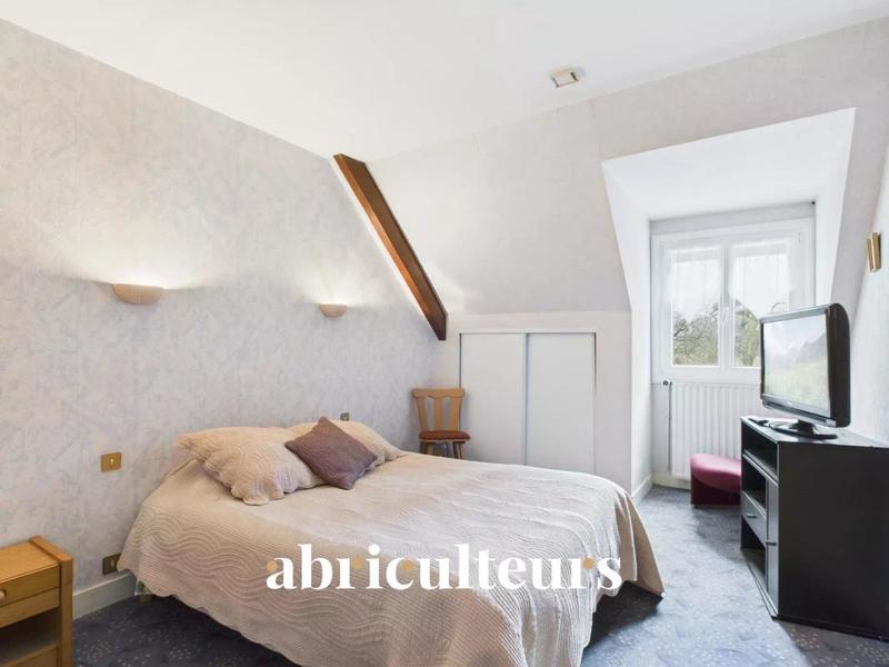 Propriété - 260 m² - 8 pièces